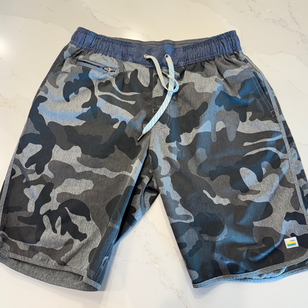 Set of 4 Vuori Banks shorts. worn/used. size small.